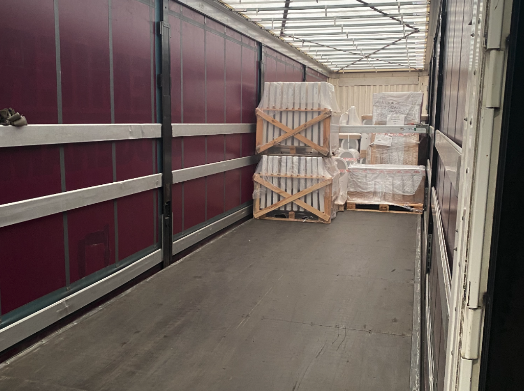 Binnenkant trailer met lading